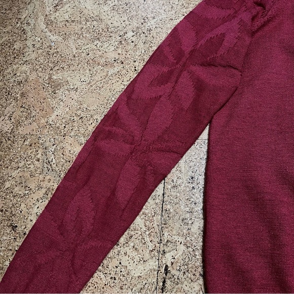 Smartwool Wm’s Edgewood Crew Pomegranate Heather Textured Floral Sleeve Sweater - Picture 4 of 13